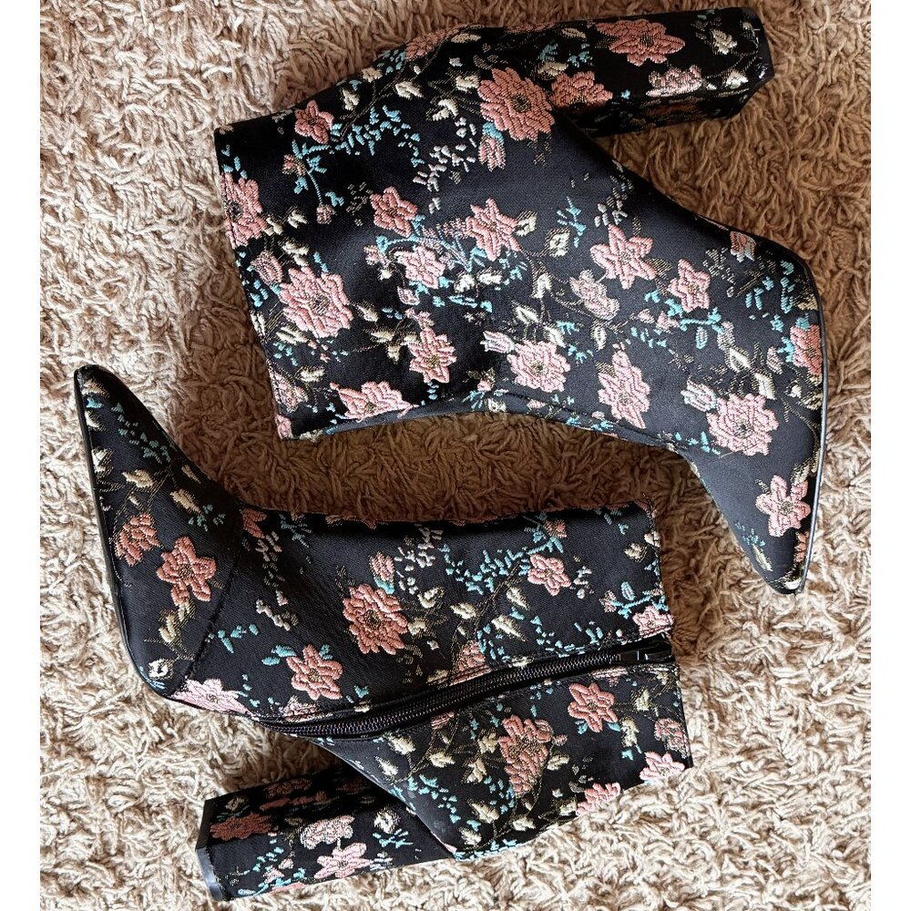 Size 10 Charlotte Russe Floral Embroidered Boots